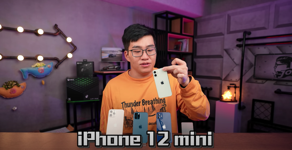 Joeman開箱iPhone 12 mini。 圖：翻攝Youtube／Joeman／11月24日