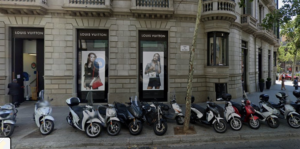 位於巴塞隆納格拉西亞大道 (Paseo de Gracia)的名牌店路易威登(Louis Vuitton)。 圖: 翻攝自GOOGLE MAP