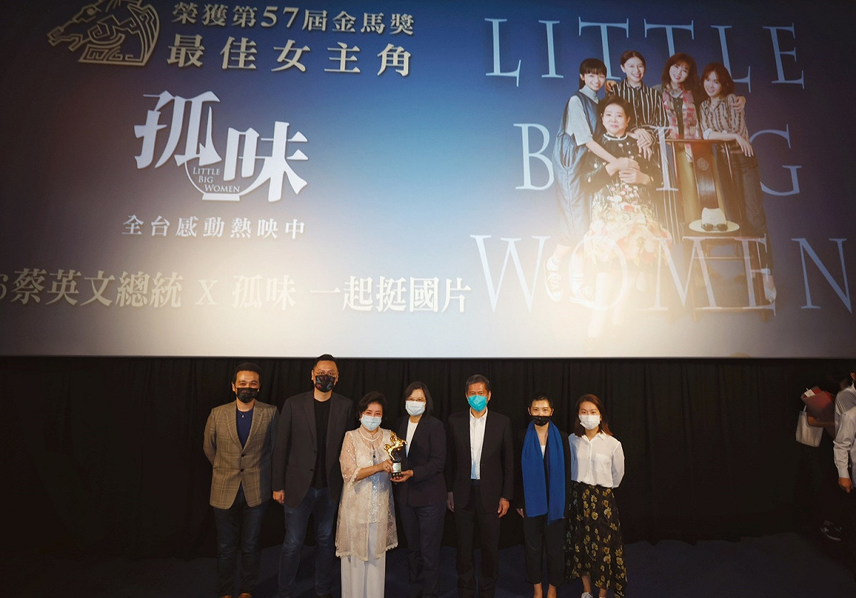 總統蔡英文26日包場看「孤味」 圖：民進黨/提供