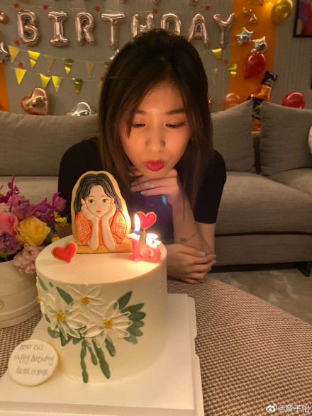 有網友吐槽章子怡繼女長得太過成熟。 圖：翻攝自章子怡微博