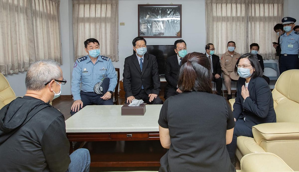 總統蔡英文今前往探視蔣正志上校家屬 圖：擷取自臉書