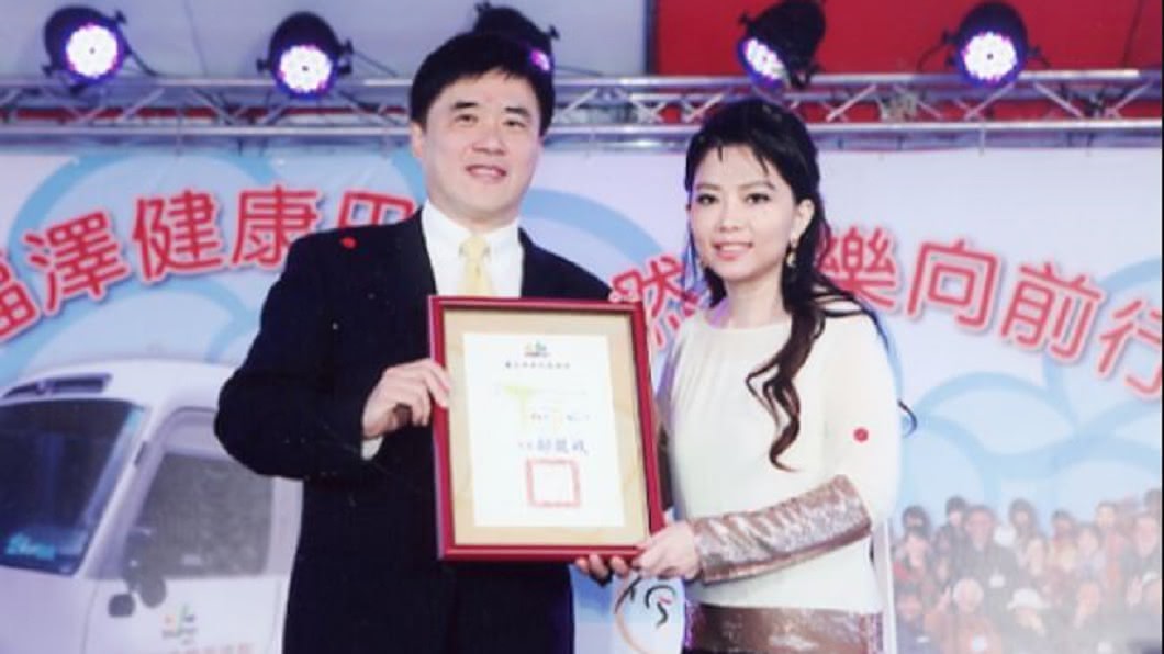 涉嫌公益侵占等罪的李世聰妻子劉萍熱衷於慈善事業，還曾和前台北市長郝龍斌合影。 圖：翻攝福澤慈善基金會官網