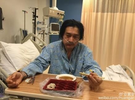 黃安雖然人定居中國，但他只要生病就回台灣治療，聽說保費調漲他發文表示不滿，小粉紅推薦他用中國醫保，他還任性回應是兩碼子的事情，他就是爽用健保。 圖：翻攝微博