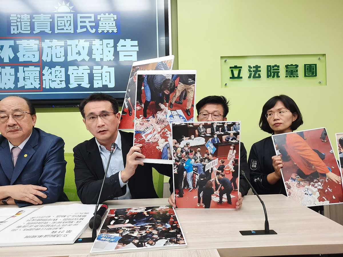 民進黨團譴責藍委破壞總質詢。 圖:陳佩君/攝