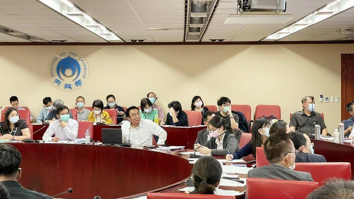 內政部就預售屋建案聯合稽查，召集行政院消保處、公平交易委員會及地方政府進行討論。 圖：內政部提供