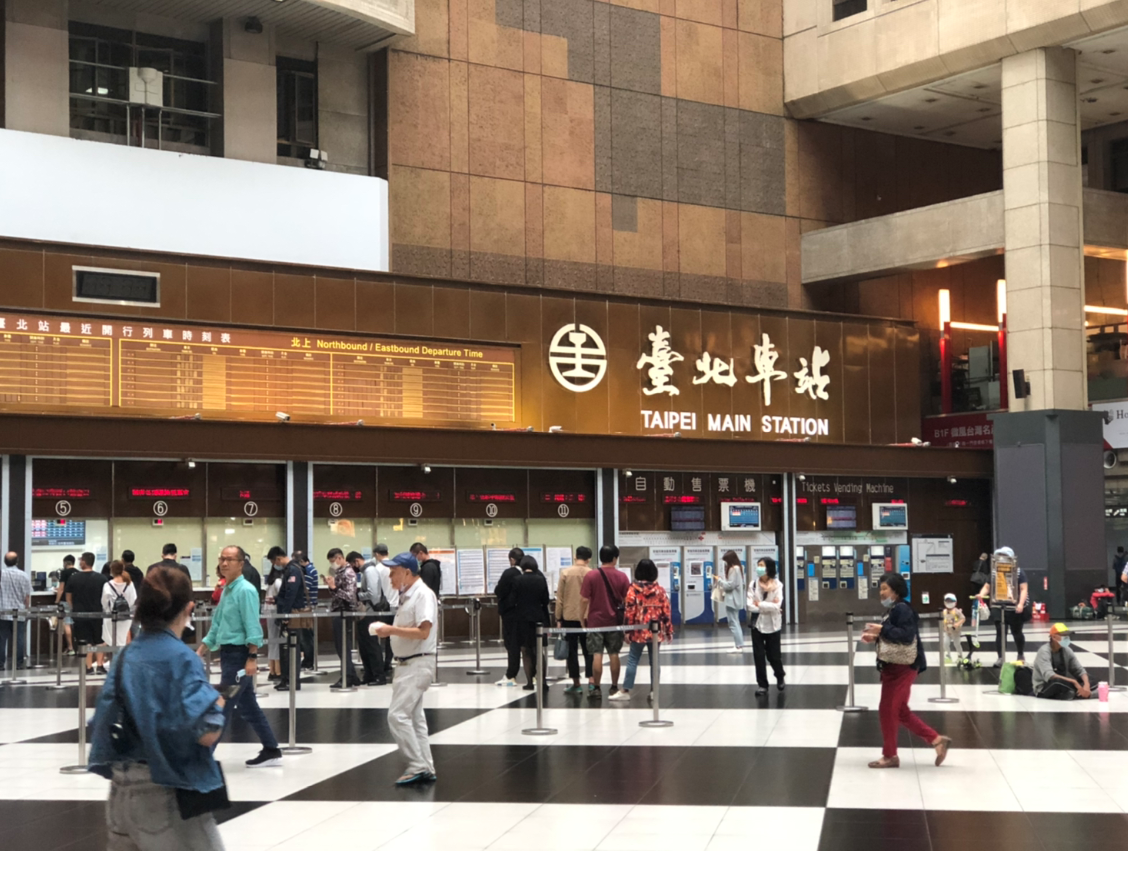 因應秋冬專案，12/1起進台鐵車站大廳全面戴口罩，車廂內也要。（資料照） 圖：汪靖軒／攝