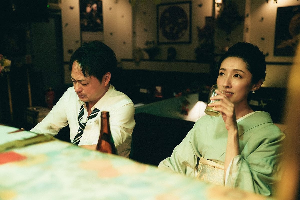 田中千繪與鄭有傑跨刀《七月半》演出〈林森北路〉MV。 圖：七胖娛樂有限公司/提供