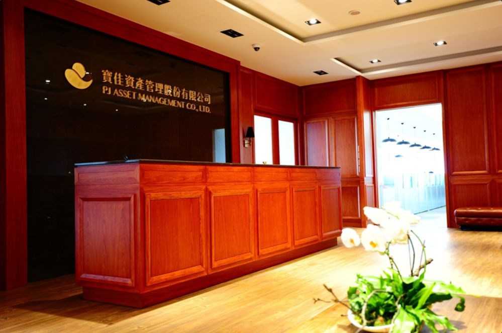 原勞動部勞動基金運用局國內投資組長游迺文涉收賄操控特定公司股價，與寶佳集團關係複雜。 圖：翻攝寶佳資產管理公司網頁