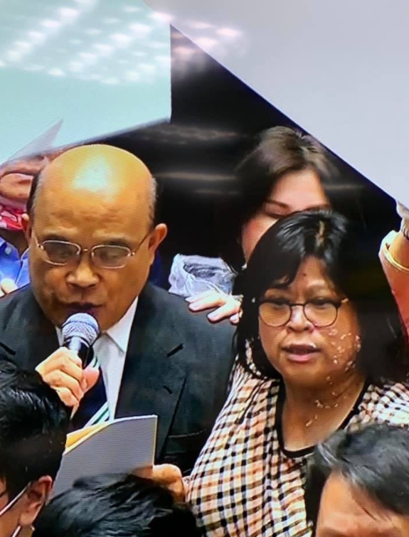 民進黨立委王惠美PO被豬內臟潑全身的照片。 圖 : 翻攝自王惠美臉書