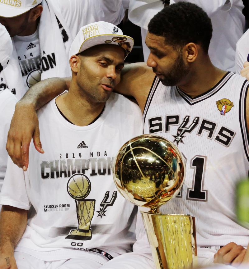 馬刺退役球星Tony Parker（左）透露生涯初期曾遭到Tim Duncan歧視。 圖／美聯社／達志影像