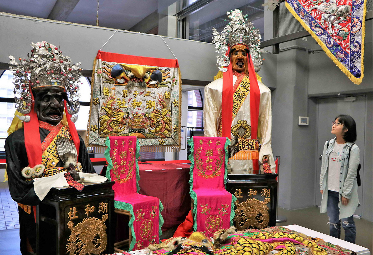 新北市立圖書館江子翠分館與新北市認定的北管音樂傳統藝術保存團體「潮和社」合作，推出「潮和社90週年紀念特展」。  圖：新北市立圖書館提供