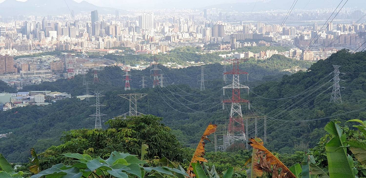 超一路「345kV板橋~龍潭線」更新擴建後，可大幅提升北部地區供電品質及穩定度。 圖：台電／提供