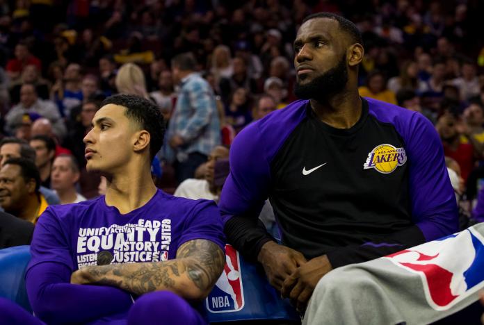 湖人一哥LeBron James和新星Kyle Kuzma並肩而坐。 圖／美聯社／達志影像
