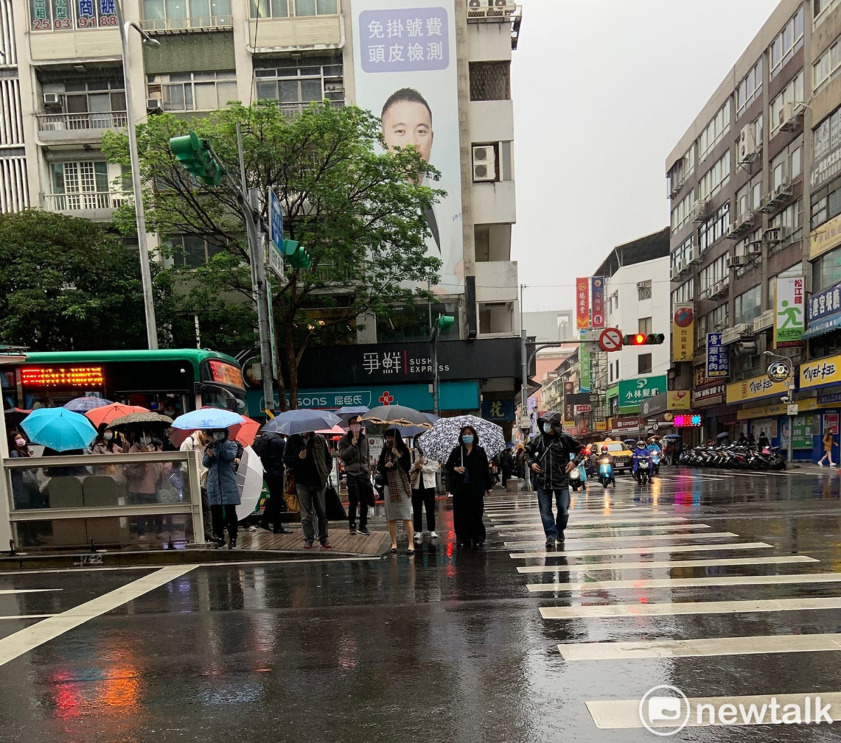 氣象局表示，本週北台灣、宜花地區都會持續有雨。 圖：張家寧／攝