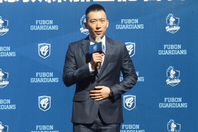 富邦悍將領隊蔡承儒。 圖／記者葉政勳攝 , 2020.01.03