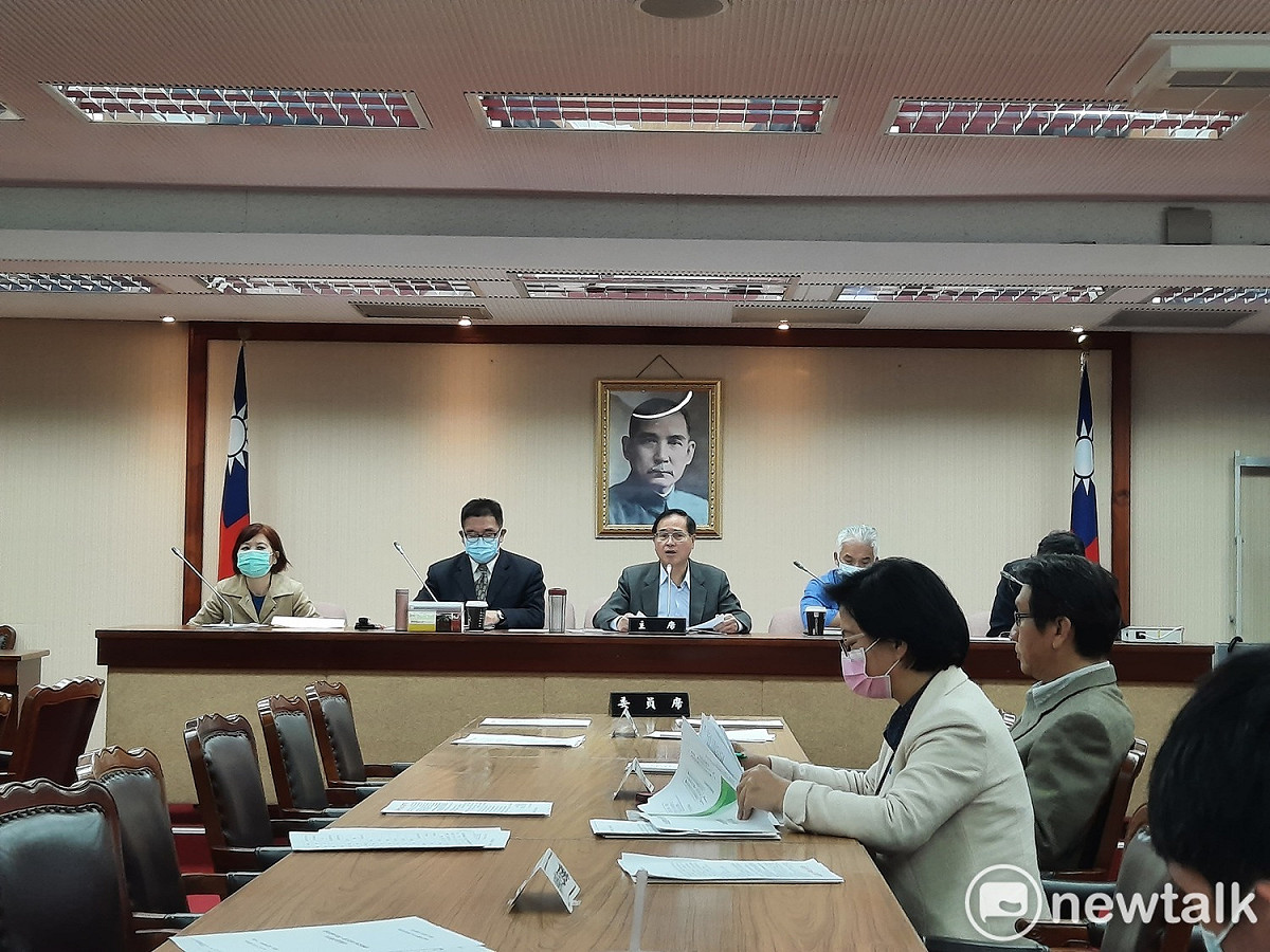 因李俊俋未到場，鄭添財中午宣布散會。 圖：陳佩君／攝