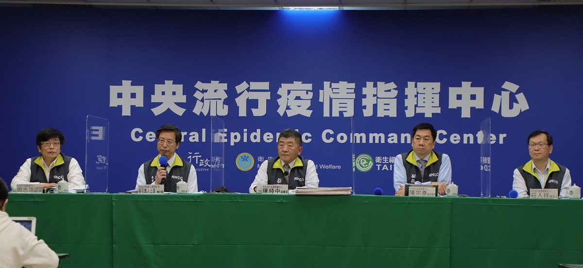 今陳時中部長回應健保費率，僅提有4費率、3配套、1時程，全數都在研議中，並笑答自己不是行政院院長，還有時間可以考慮。 圖：中央流行疫情指揮中心/提供