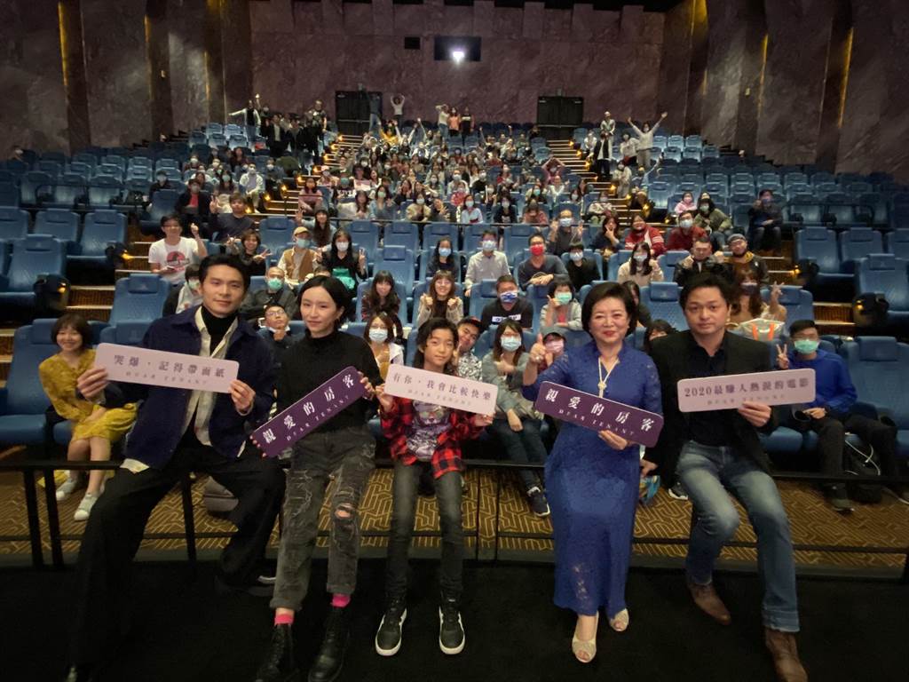 《親愛的房客》導演鄭有傑(右起)上週帶領金馬影后陳淑芳、白潤音、法蘭、姚淳耀在MUVIE CINEMAS做映後QA。 圖：牽猴子整合行銷/提供