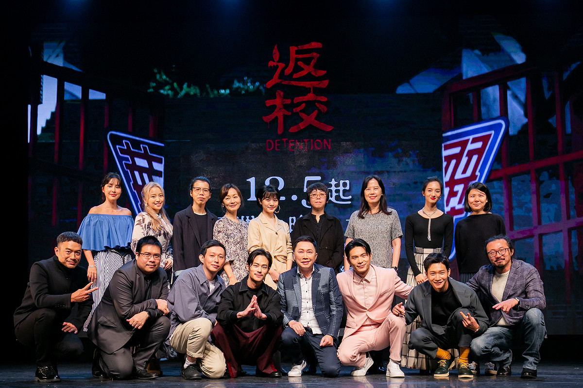 《返校》影集今天首播記者會，姚淳耀(前右3)、趙正平(前右4)、夏騰宏(前右5)與主創人員連袂出席。 圖：公視/提供