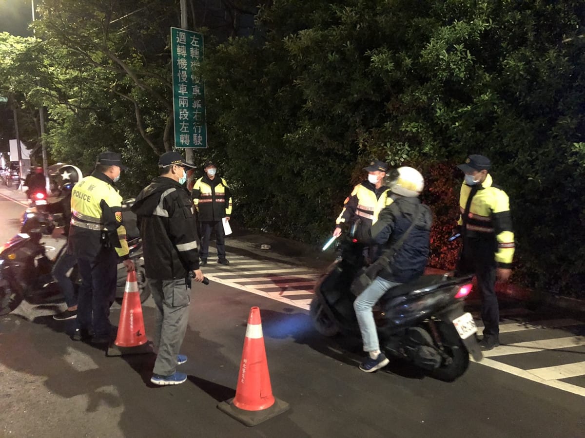 新北市警方今起連續7天執行交通大執法，提升見警率，呼籲民眾遵守交通規則。 圖：新北市交通大隊/提供