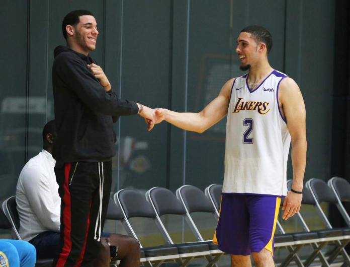 隨著大哥「球哥」Lonzo Ball(左)腳步、弟弟「球二哥」LiAngelo Ball也將踏上NBA舞台。 圖／美聯社／達志影像