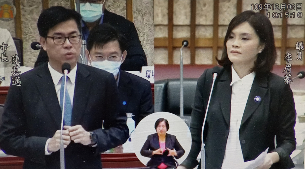 陳其邁(左)首度在總質詢面對市長補選對手李眉蓁。 圖：翻攝高市議會臉書直播畫面
