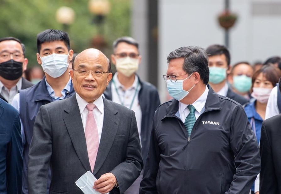 面對換閣揆聲浪興起，政壇上有誰夠格換下蘇貞昌，國民黨立委賴士葆受訪時，提及桃園市長鄭文燦。 圖：翻攝鄭文燦臉書