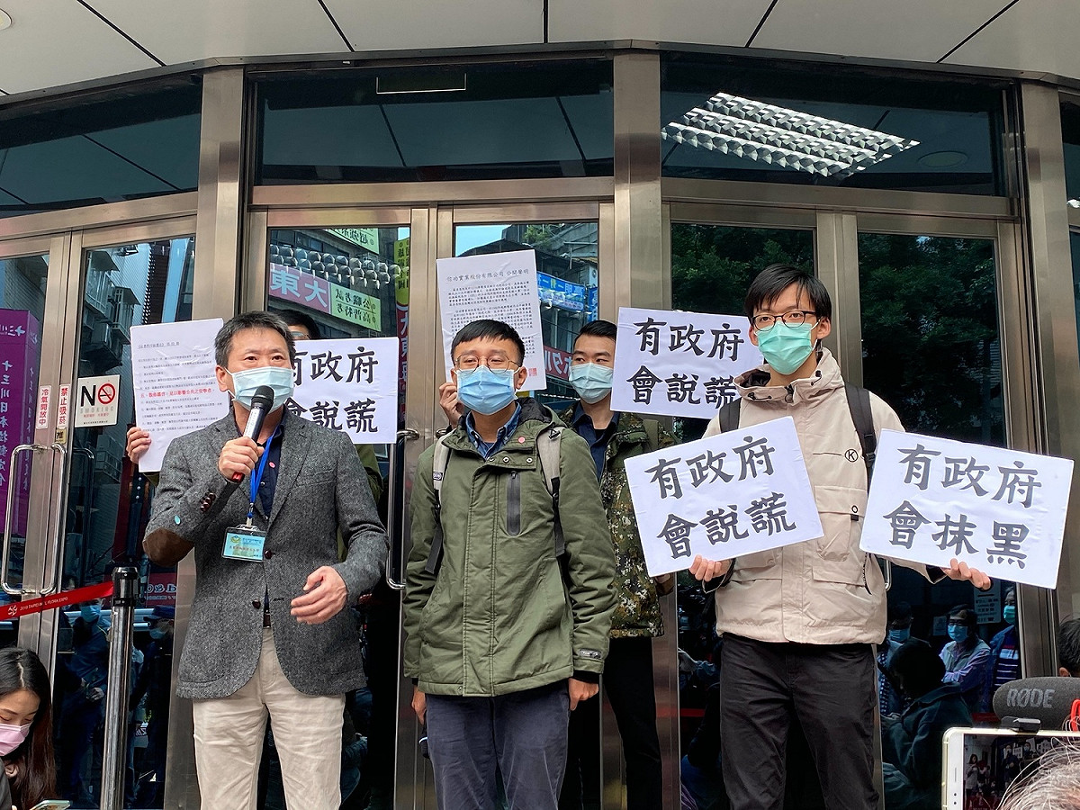 國民黨團總召林為洲赴中正一分局告發行政院長蘇貞昌違反社維法。 圖：林為洲辦公室提供