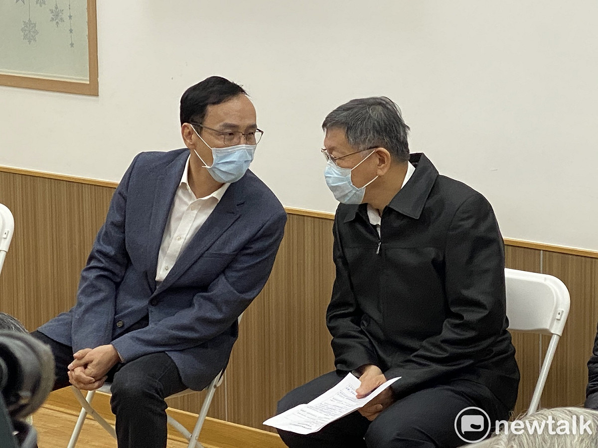 台北市長柯文哲（右）、國民黨前主席朱立倫（左）今於公益活動同台。 圖：周煊惠／攝