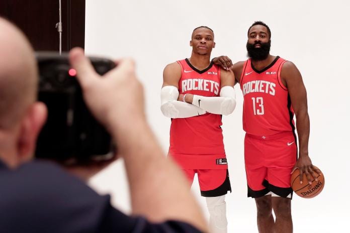 Russell Westbrook(左)、James Harden兩人在火箭重新當隊友。 圖：取自美聯社／達志影像