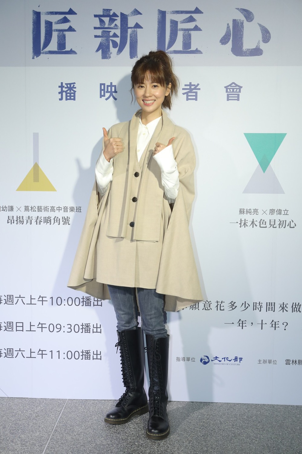 林予晞以攝影師身分參與《匠新匠心》紀錄片拍攝。 圖：公視/提供