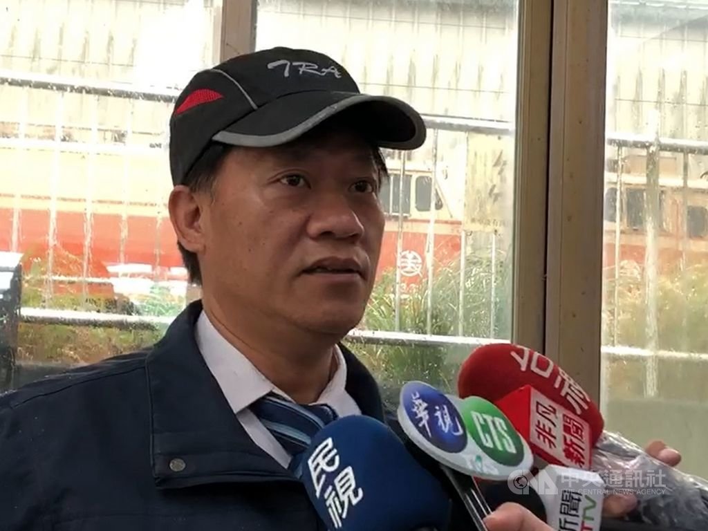 昨台鐵瑞芳至猴硐路線坍方，台鐵司機陳振芳在事發兩小時前就發現異常，緊急通報，避免憾事發生。 圖：中央社／提供