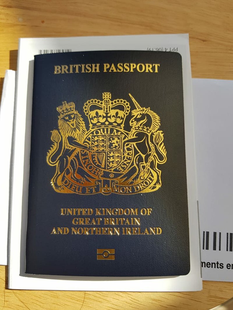 2020年版英國護照封面，英國本土公民護照及英國國民（海外）護照均採用此版本護照。 圖：取自維基百科