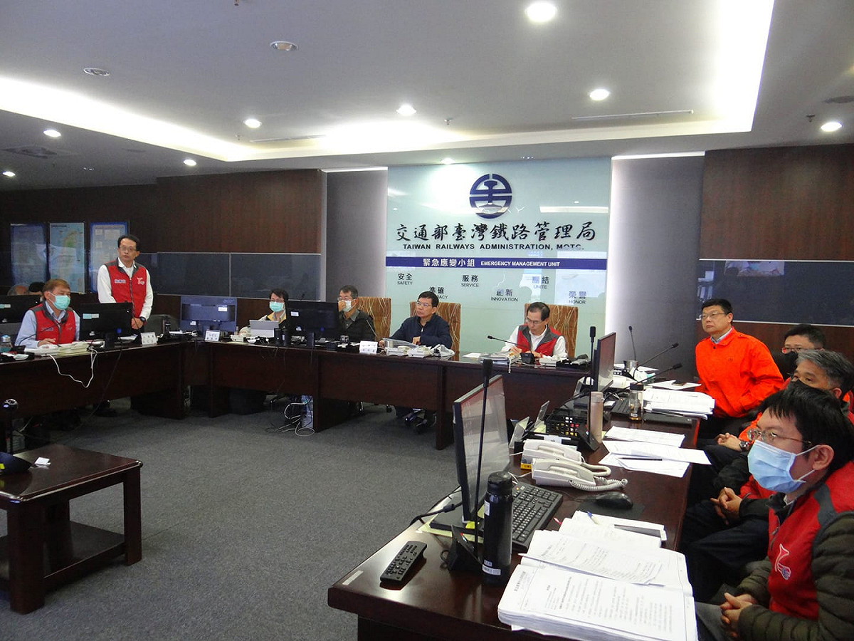 因應瑞芳-猴硐路線發生落石事件，台鐵局已經成立一級應變小組及宜蘭區應變小組。 圖／翻攝自交通部臺灣鐵路管理局 TRA臉書
