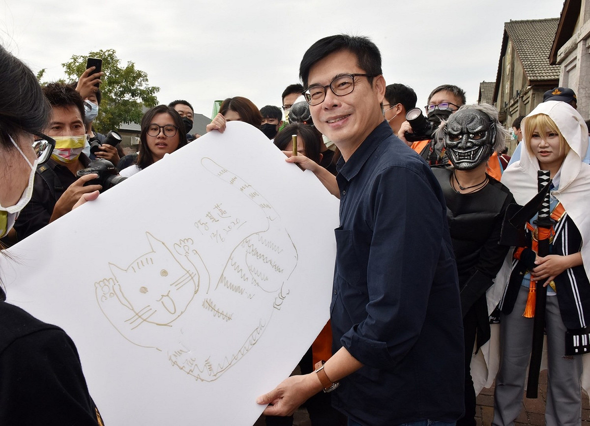 陳其邁也於臉書上發布貼文，曬出自己在博二動漫祭畫愛貓Muji的照片。 圖：翻攝自陳其邁臉書
