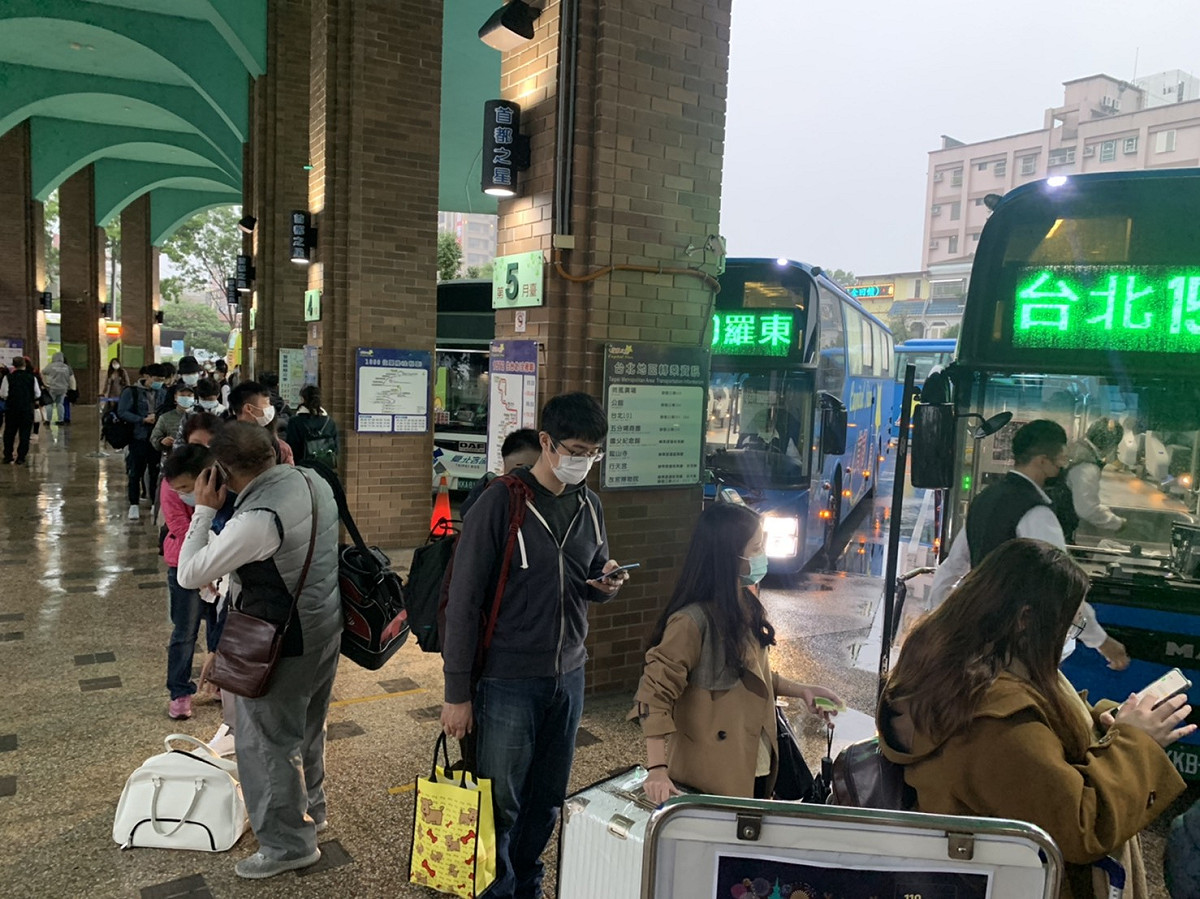 首都客運6日持續加強東部各國道客運路線疏運，發出逾千班次，有效疏運旅客。 圖：首都客運提供