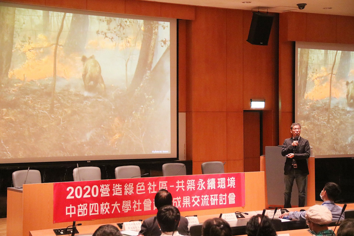 逢甲大學環境工程與科學學系教授吳志超講述台中市氣候變遷因應。 唐復年/攝