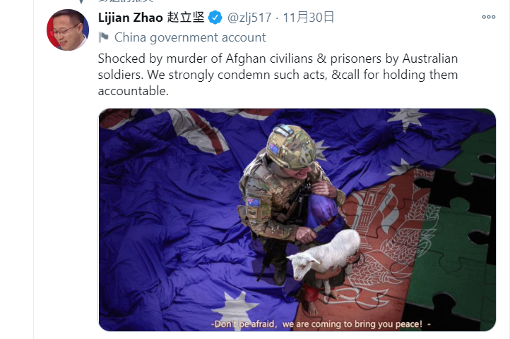 趙立堅日前在 Twitter 發布一幅圖畫，其上繪有一名澳洲軍人正以軍刀割破一名阿富汗兒童的頸部，引發澳洲民眾怒火。 圖：擷取自趙立堅 Twitter