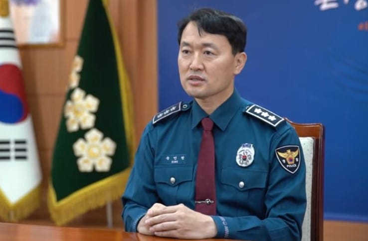 對於台灣留學生曾以琳在南韓不幸遭到酒駕撞死，警察廳次長宋敏憲（송민헌）7日透過影片對外說明，表示嫌犯已依據酒駕特別處罰條例送交檢方羈押審查，罪刑可判處無期徒刑、或3年以上徒刑。 圖：翻攝自YOUTUBE影片