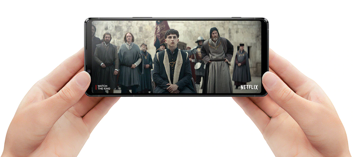 韓國通過修正案，規定串流影音業者如Netflix、YouTube等，必須提供用戶穩定的網路服務，否則將予以罰鍰，圖為收看Netflix。 圖：取自sony官網