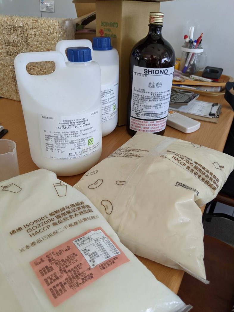警方查獲非法飲料工廠。 圖：刑事局中打/提供