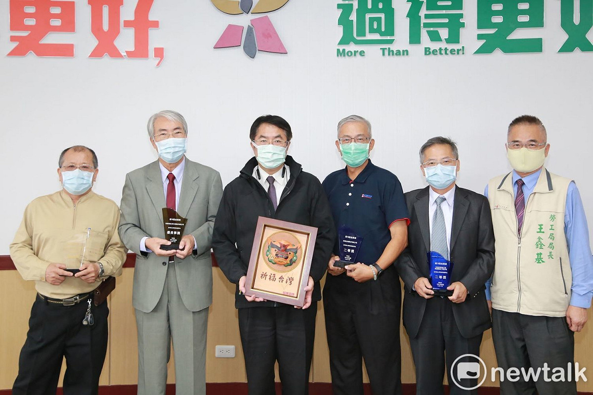 台南市施政績效獲肯定，台南市長黃偉哲頻頻代表台南市北上領獎。 圖：台南市政府/提供
