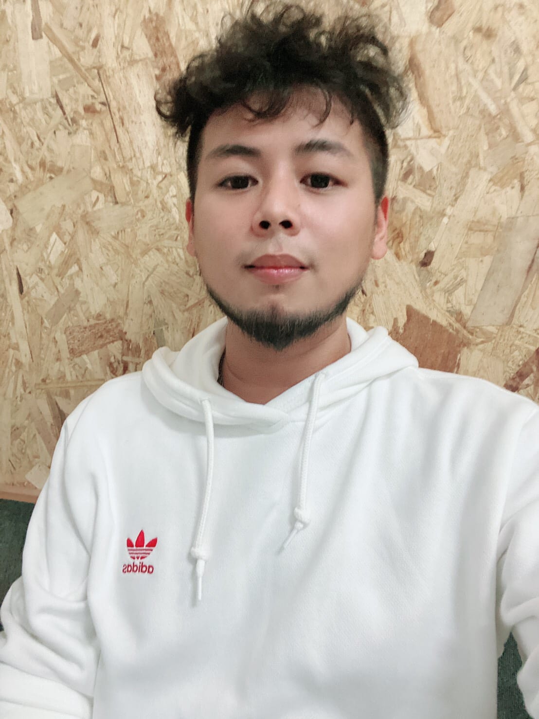 《在不瘋狂就等死》團長游否希遭到網友爆料他業配收錢不辦事，所屬經紀公司海王天璽已對此事作出回應。 圖：海王天璽/提供