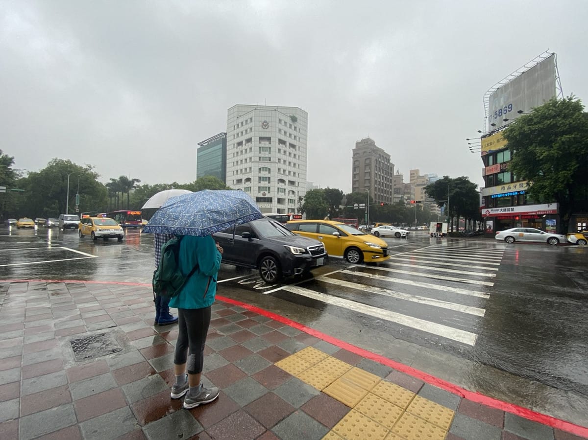 氣象局表示，今日全台都有降雨機會，其中仍以桃園以北及宜花降雨較顯著。 圖：新頭殼資料照