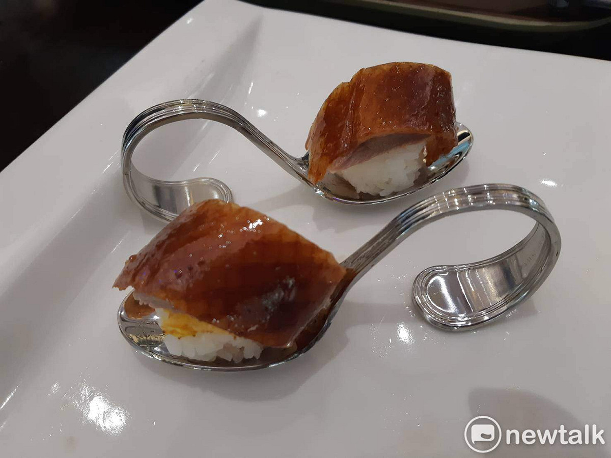 火焰片皮鴨握壽司看起來相當美味。 圖：蔡坤龍/攝