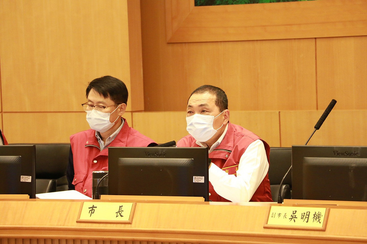侯友宜建議中央，應強制要求移工居家檢疫完成後，繼續在防疫旅館或移工防疫宿舍等適合地點自主管理7日，確認無症狀後才可以到雇主處工作。 圖：新北市政府勞工局／提供
