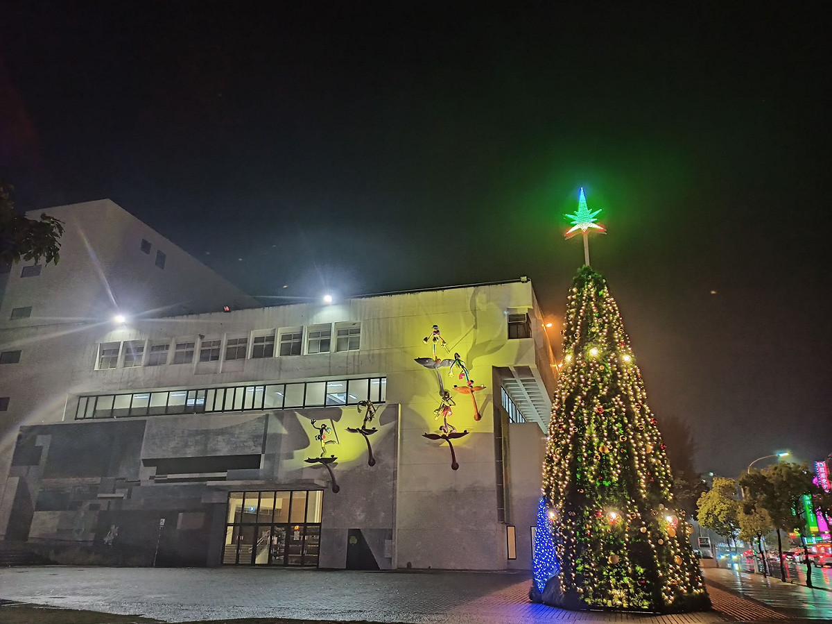 12月12日「2020臺南聖誕燈節-新營文化中心暨綠川廊道燈區聖誕點燈晚會」熱鬧登場 圖：台南市觀旅局／提供