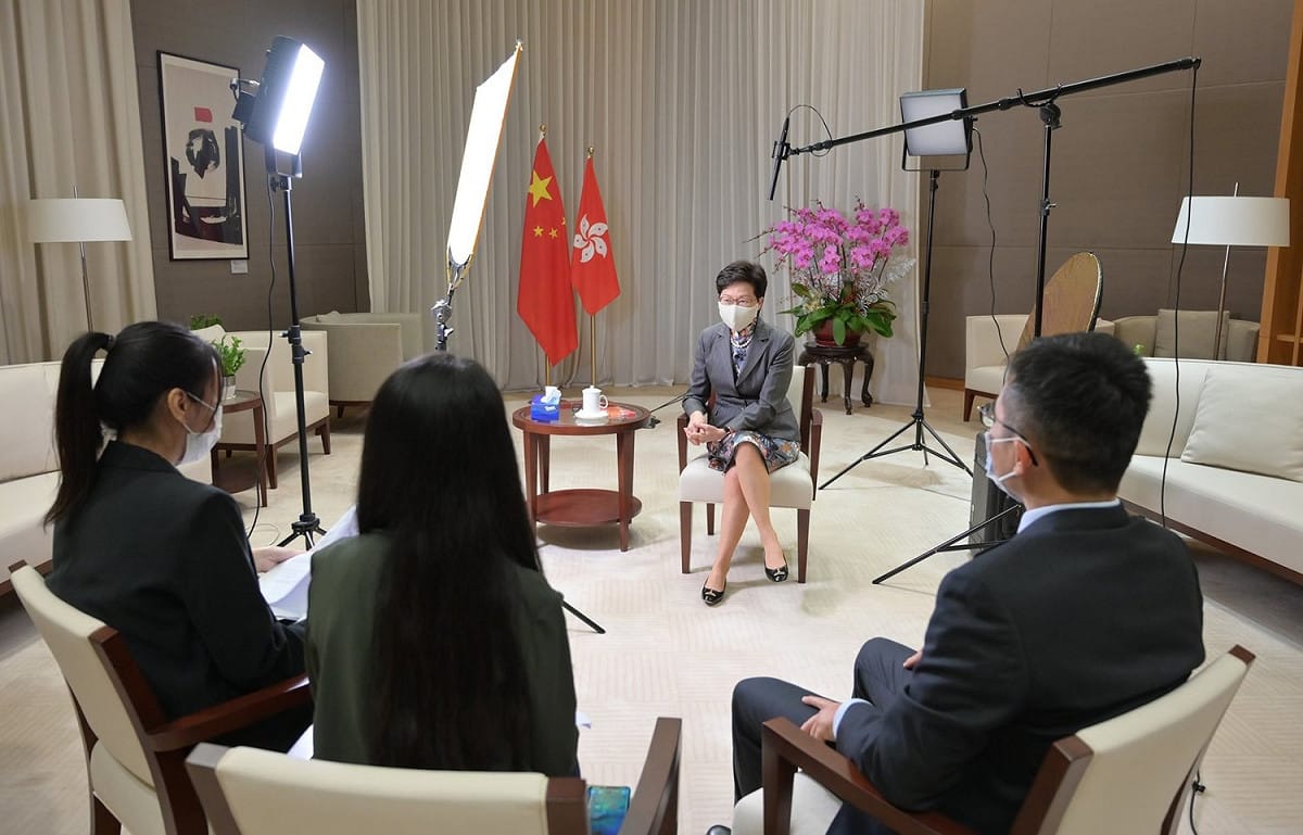 今（10日）林鄭月娥於臉書發布貼文，表示自己在過去幾天中，先後接受了《華爾街日報》（Wall Street Journa）和《中國日報》（China Daily）的訪問。 圖：翻攝自林鄭月娥臉書