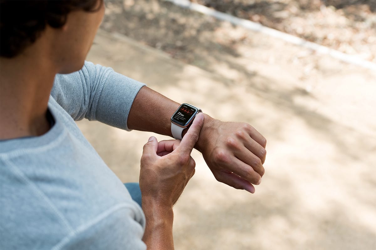 衛福部批准Apple Watch用戶使用「心電圖」app。 圖：翻攝自Apple