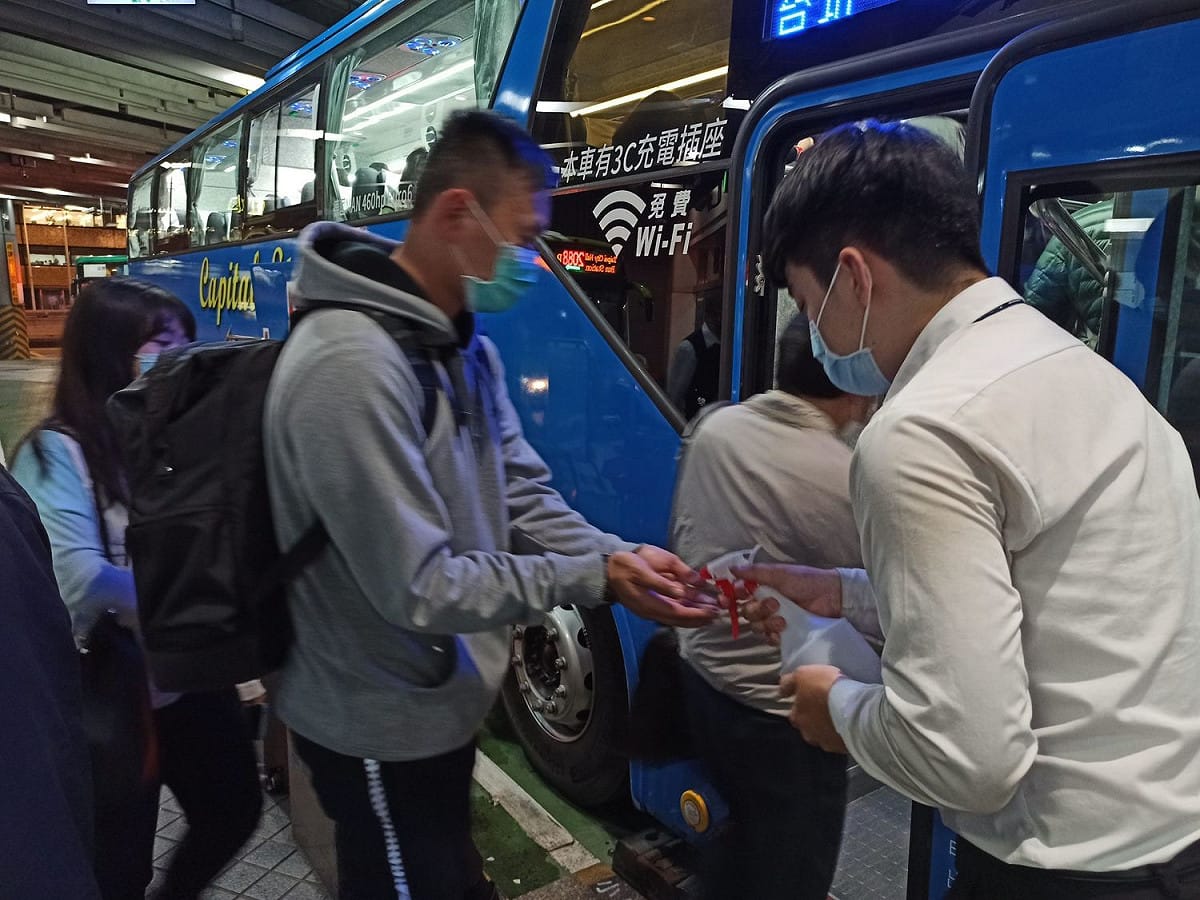 利用國道客運及台鐵的「鐵公路聯運」往返北花，經濟實惠。 圖：首都客運提供